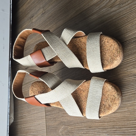 NWOT Lucky Brand Marla Cork Wedge Sandals - Picture 2 of 9